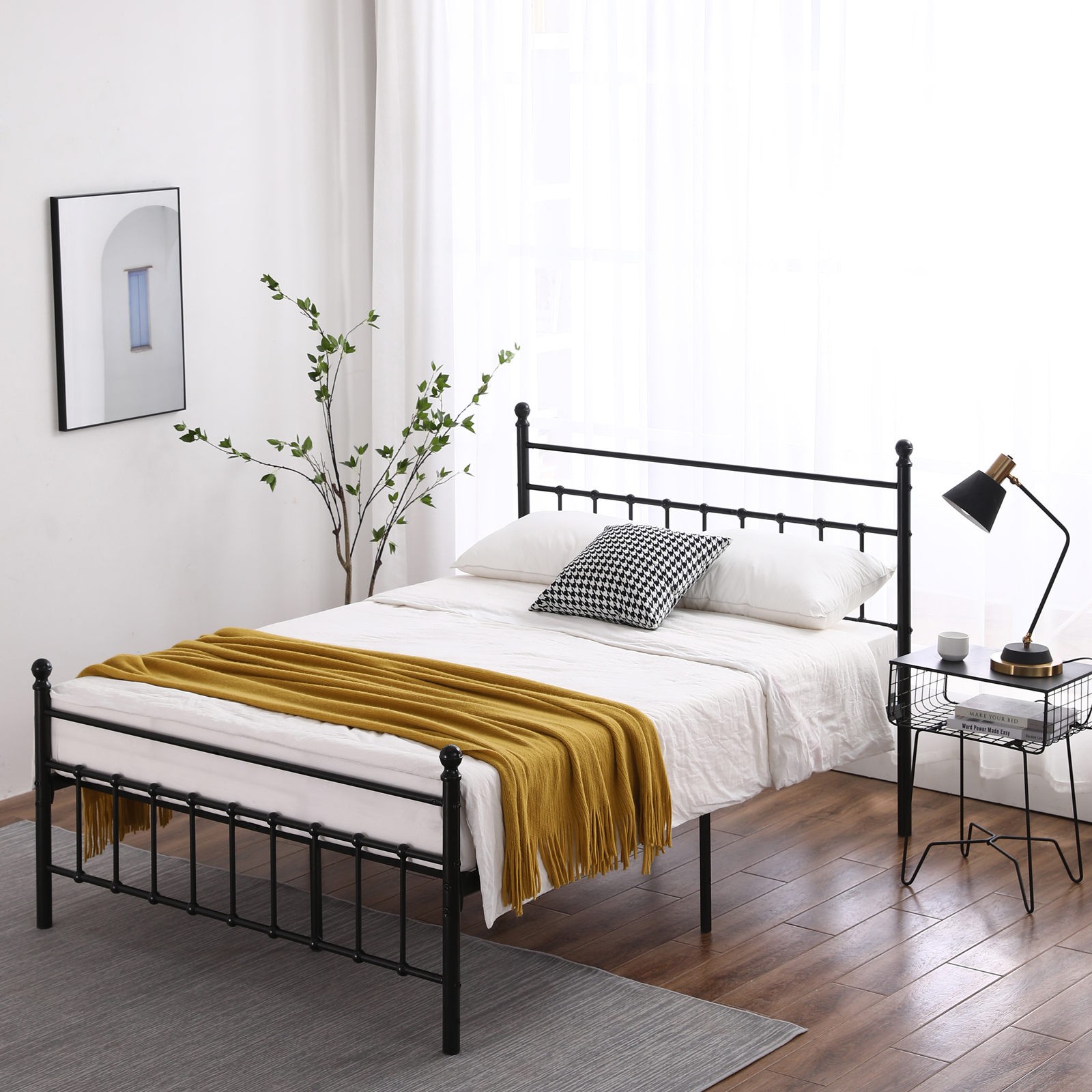 Single-Layer Round Tube Vertical Strip with Ball Decoration with Bed Foot 4ft6 Iron Bed Black