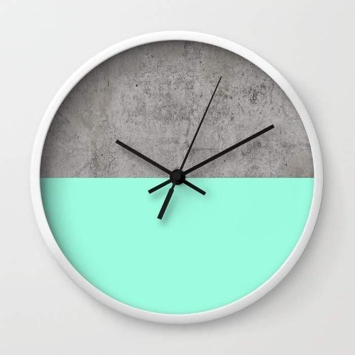 sea-on-concrete-wall-clock